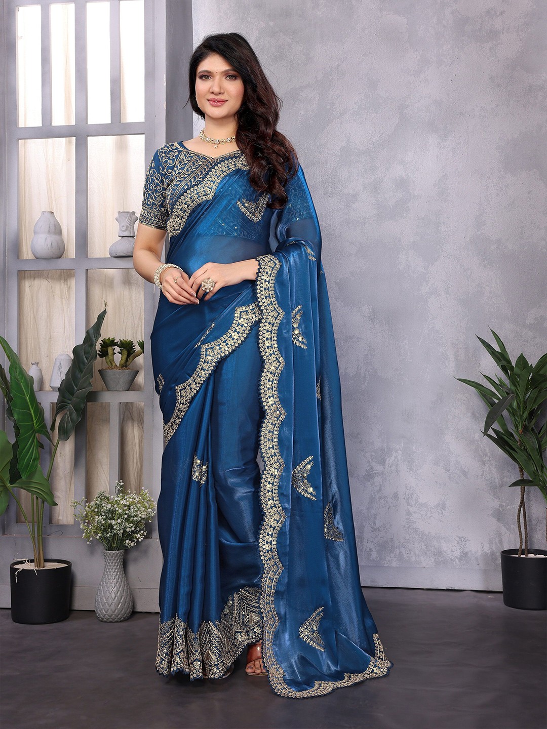 

Vilochan Embellished Embroidered Poly Chiffon Saree, Turquoise blue