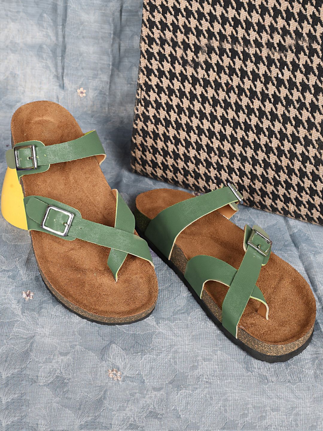 

MOZAFIA Women One Toe Flats with Buckles, Green