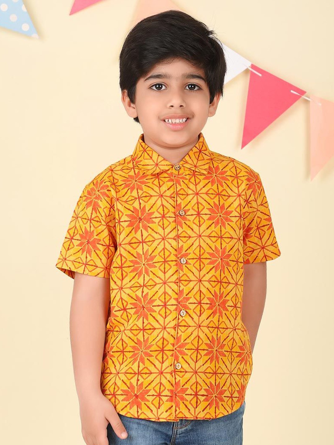 

Fabindia Boys Opaque Printed Casual Shirt, Yellow