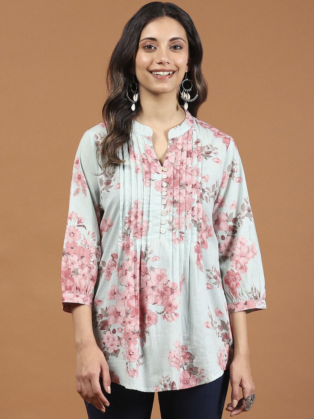 

Meena Bazaar Women Floral Printed Thread Work Kurta, Sea green