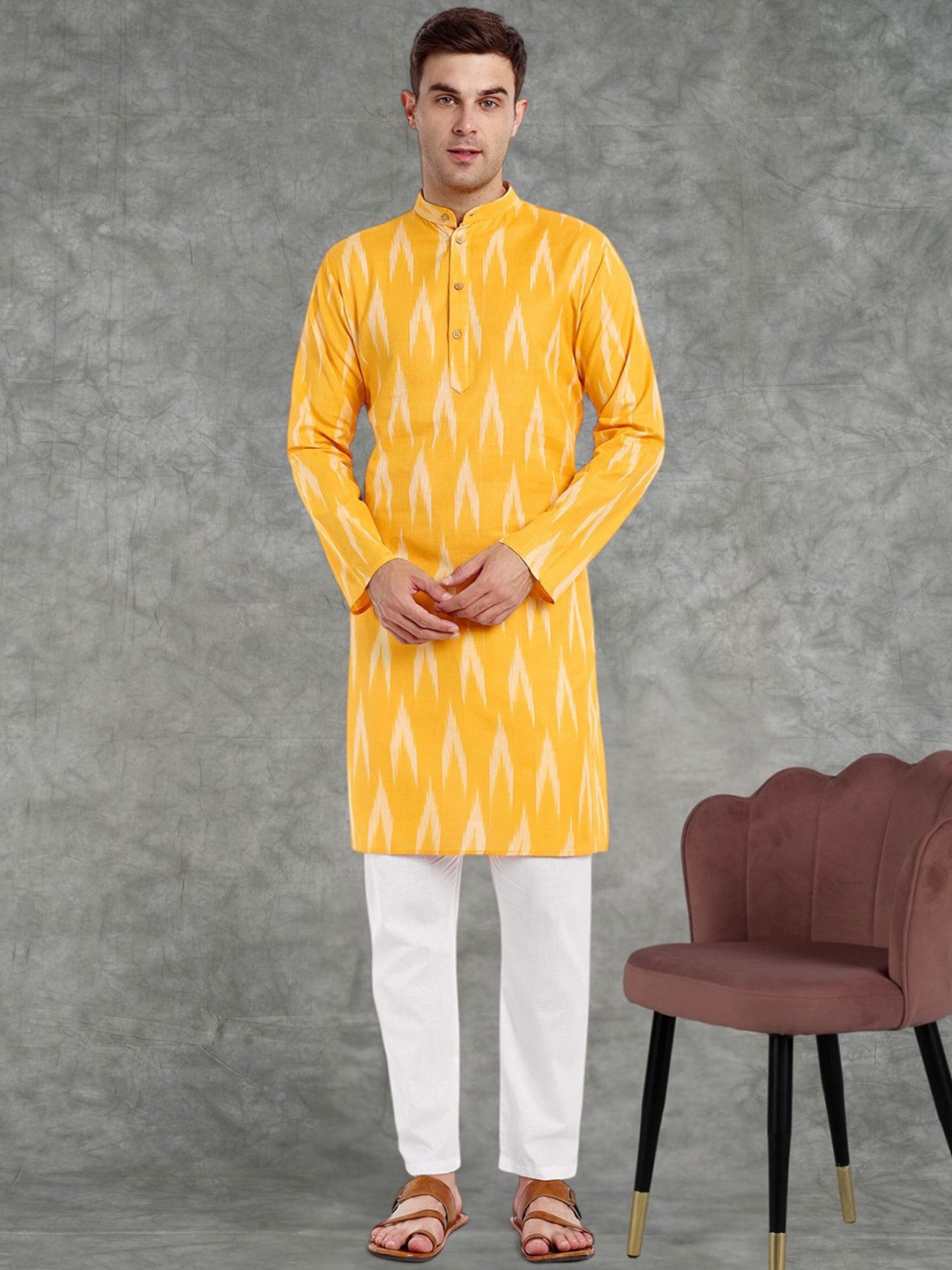 

SKAVIJ Men Ethnic Motifs Printed Regular Pure Cotton Kurta with Pyjamas, Gold