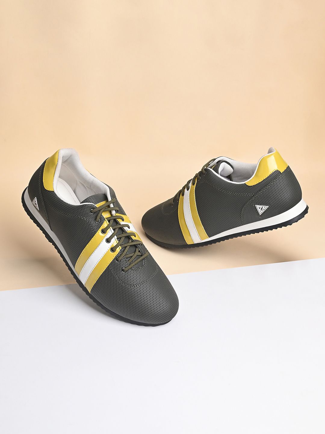 

LOUIS STITCH Men's Color Blocked Casual Sneaker with Auto Adjustable Elastic Laces, Green
