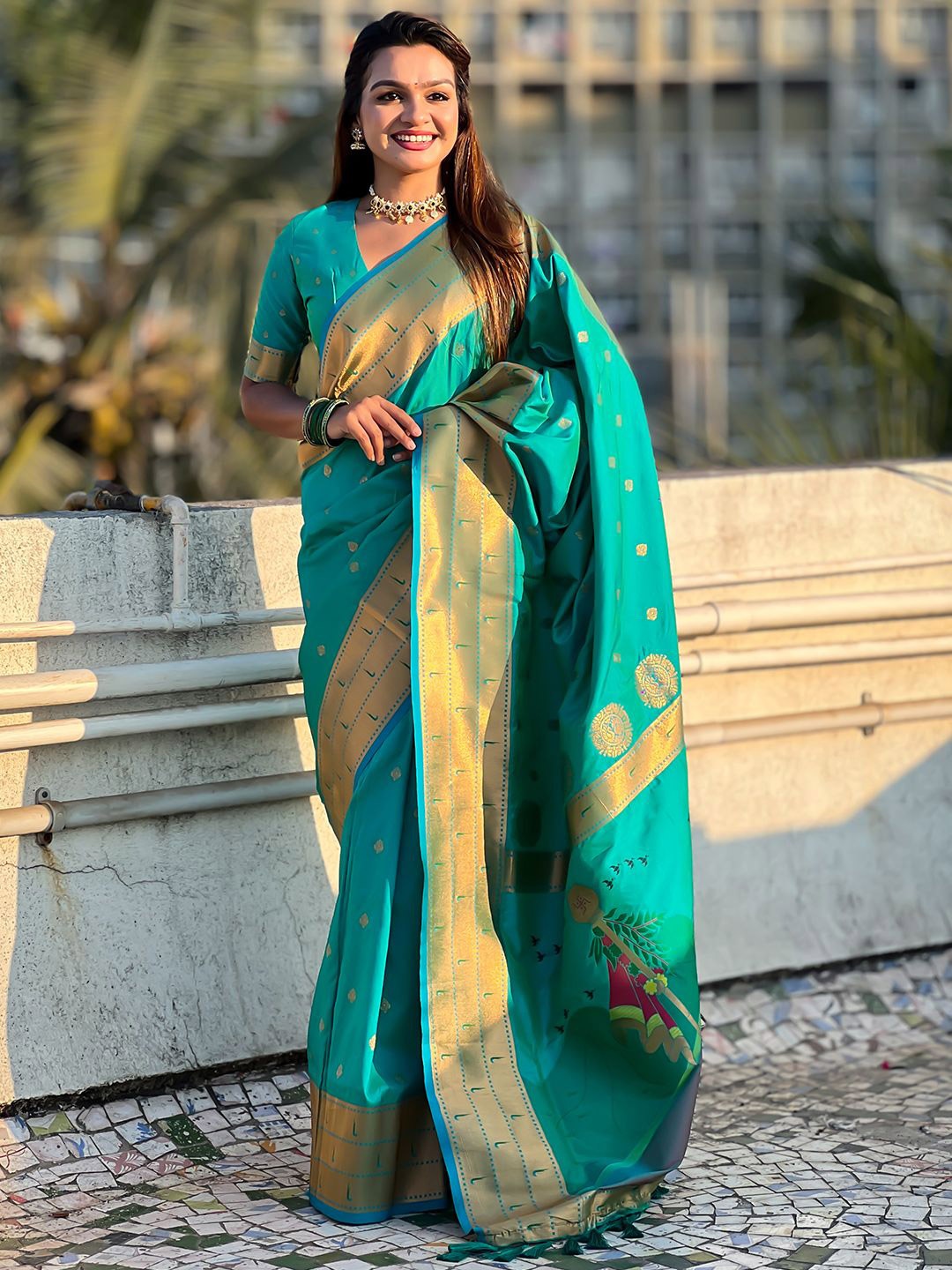 

LeeliPeeri Designer Woven Design Zari Silk Blend Paithani Saree, Green