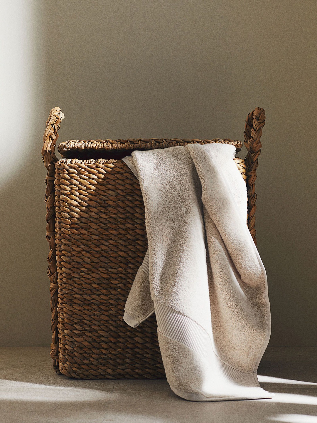 

H&M Seagrass Laundry Basket, Beige