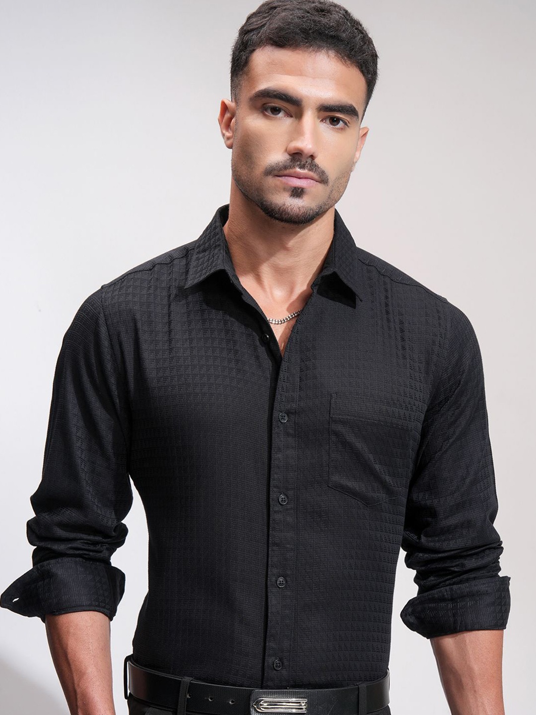 

HIGHLANDER Men Comfort Slim Fit Opaque Checked Casual Shirt, Black
