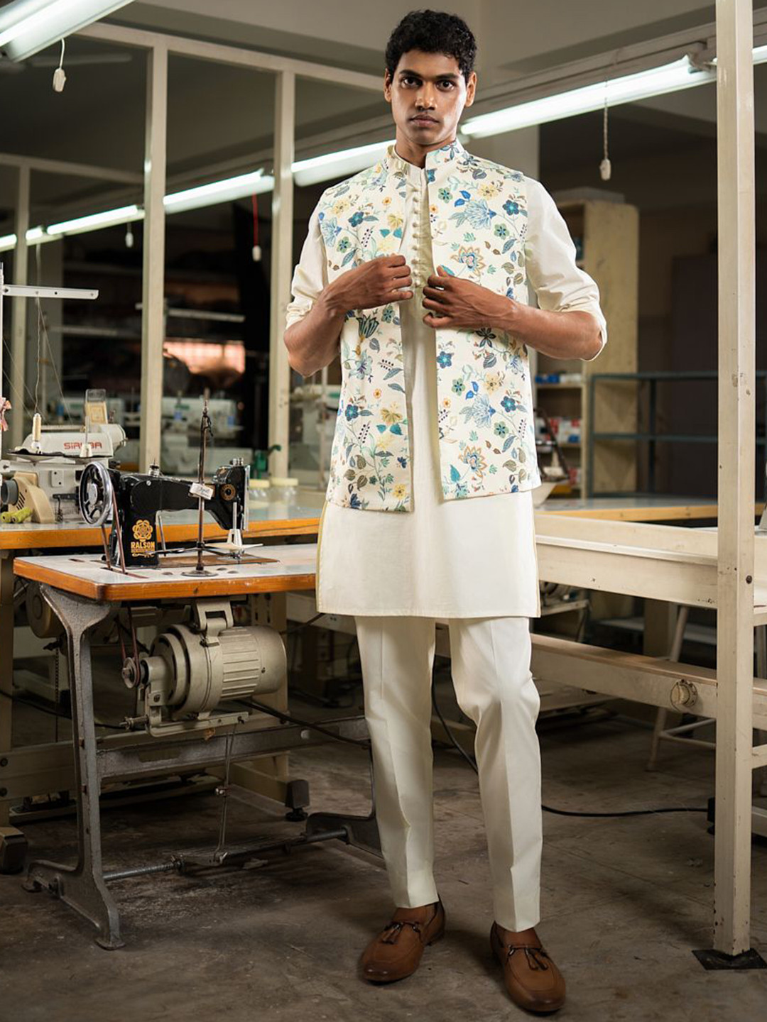 

Project Bandi Men Floral Printed Regular Kurta with Trousers, Off white