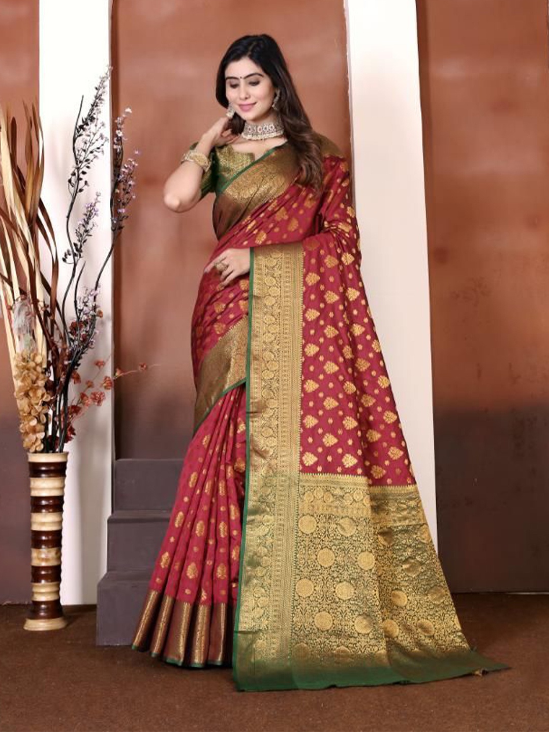 

AKSH FASHION Woven Design Zari Silk Blend Banarasi Saree, Red