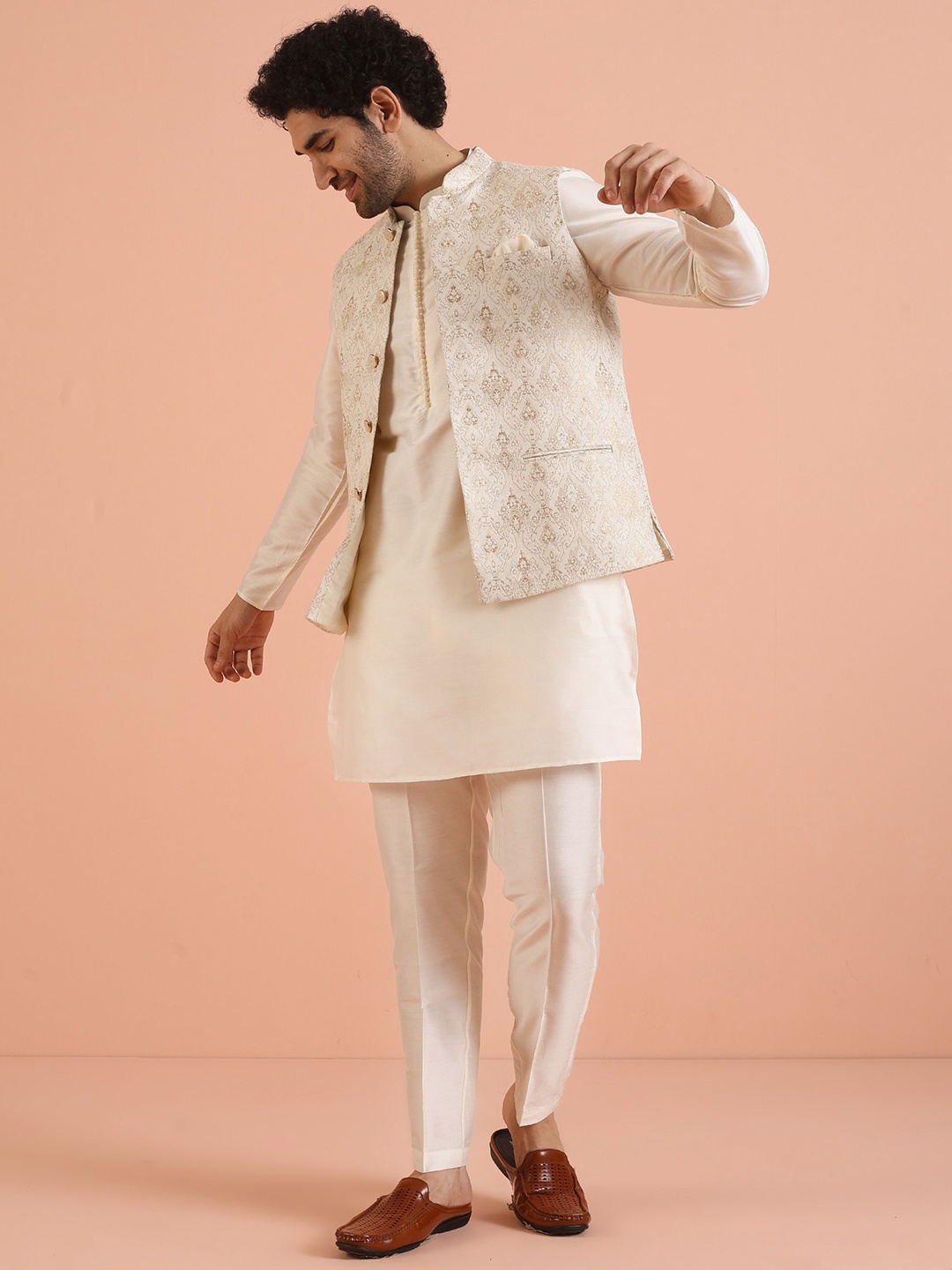 

KISAH Men Woven Design Ethnic Motifs Mid Kurta Jacket with Trouser, Off white