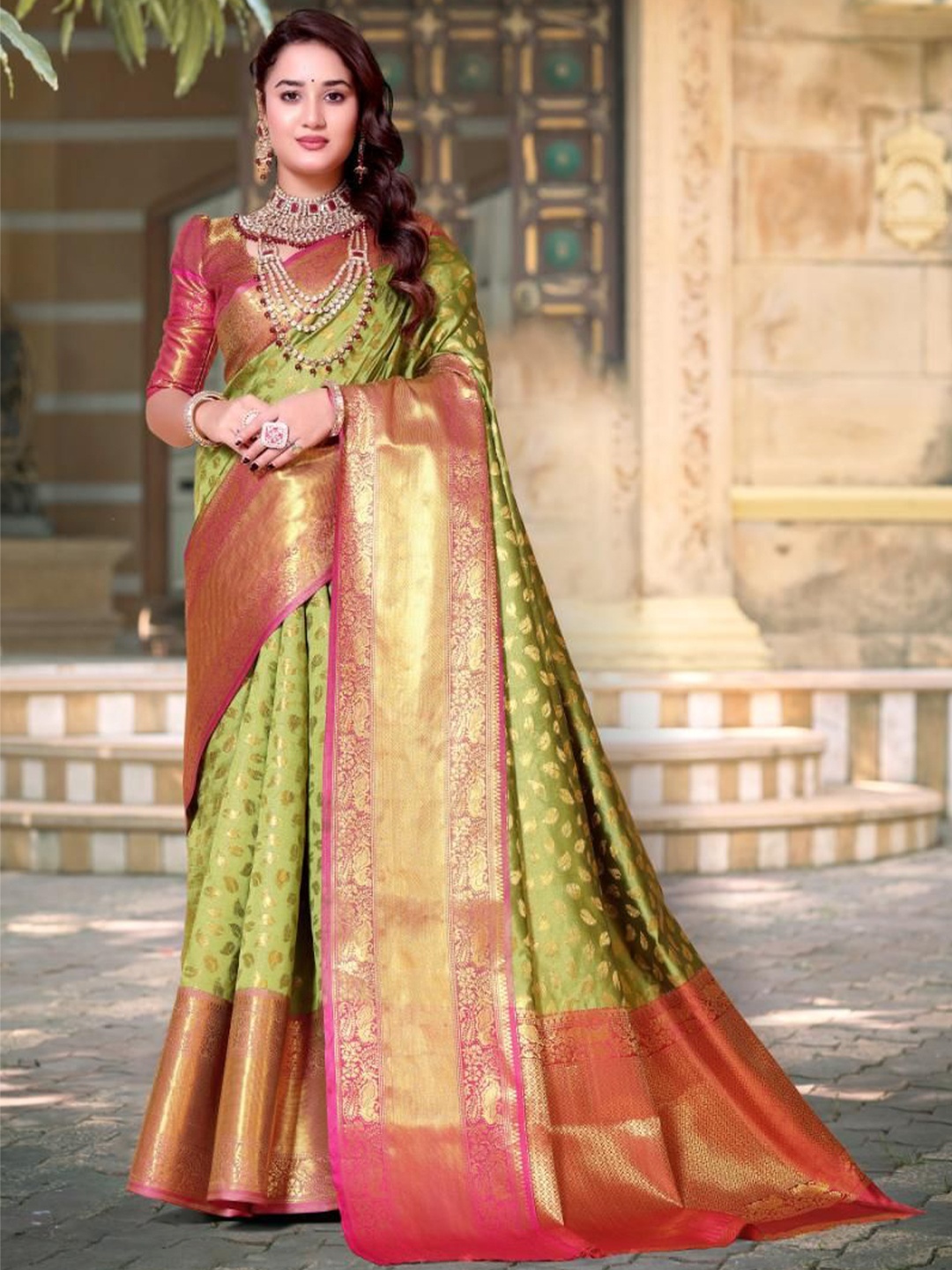 

AKSH FASHION Woven Design Zari Silk Blend Banarasi Saree, Lime green