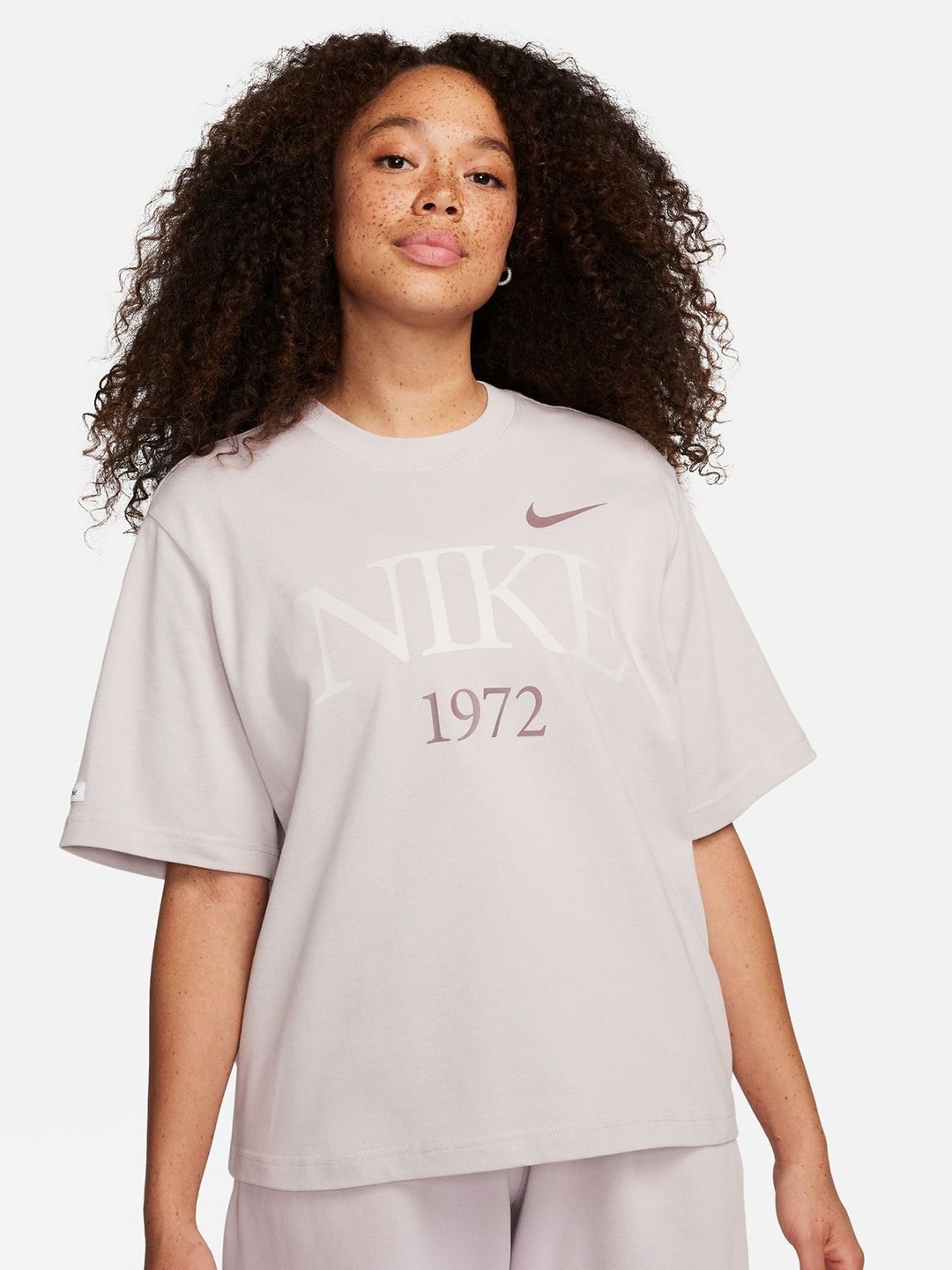 

Nike Sportswear Classic Women's T-Shirt, Pink