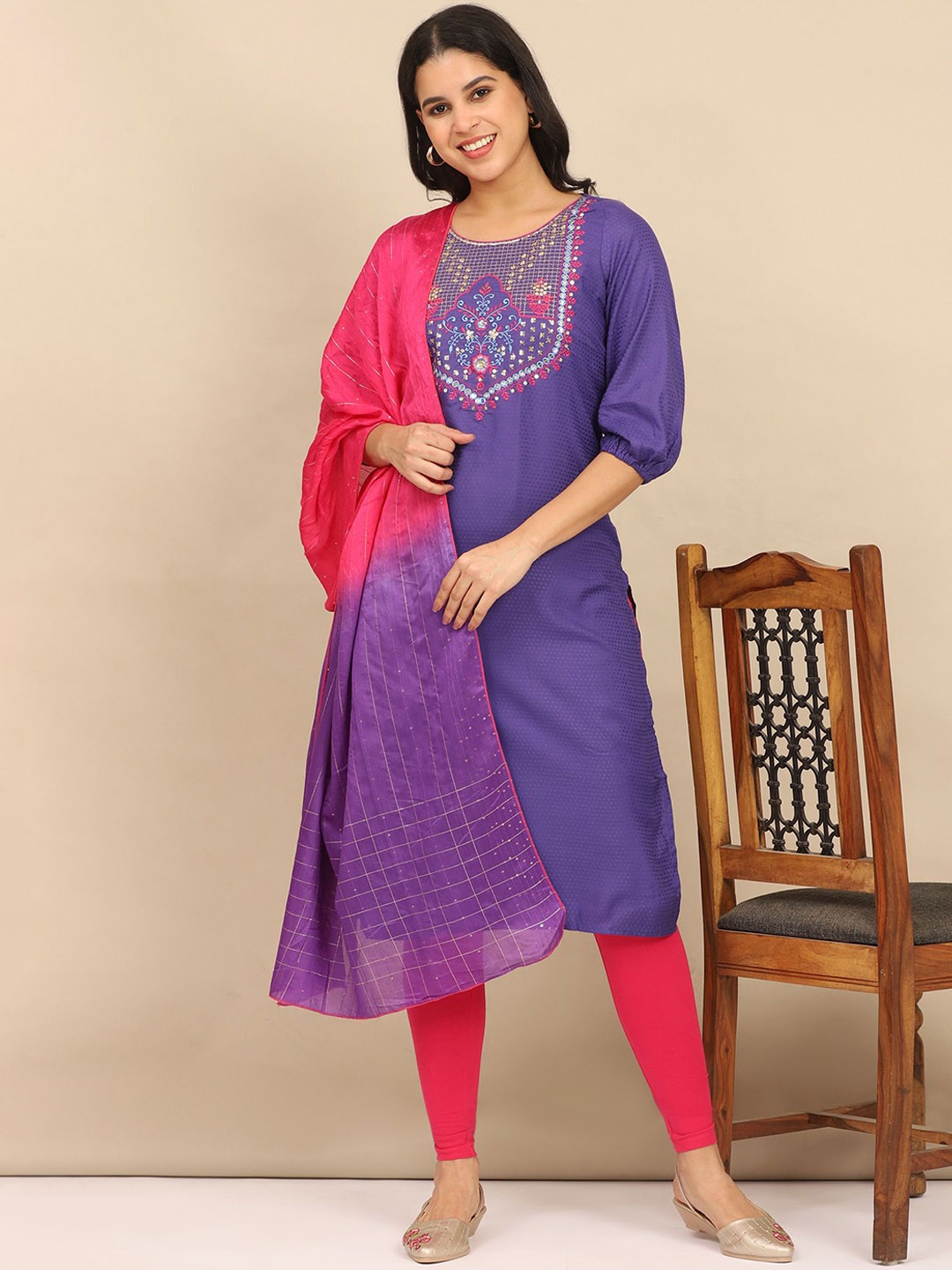 

AURELIA Women Floral Printed Regular Thread Work Kurta With Dupatta, Blue