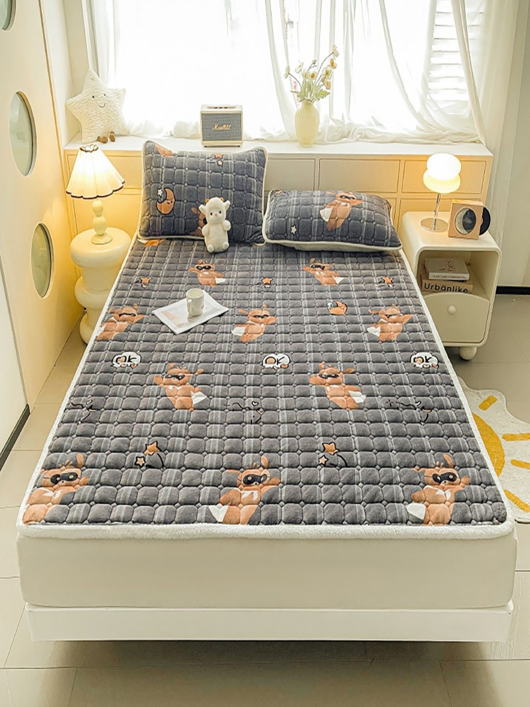 

JC HOME Grey & Brown Geometric 150 TC King Bedsheet with 2 Pillow Covers