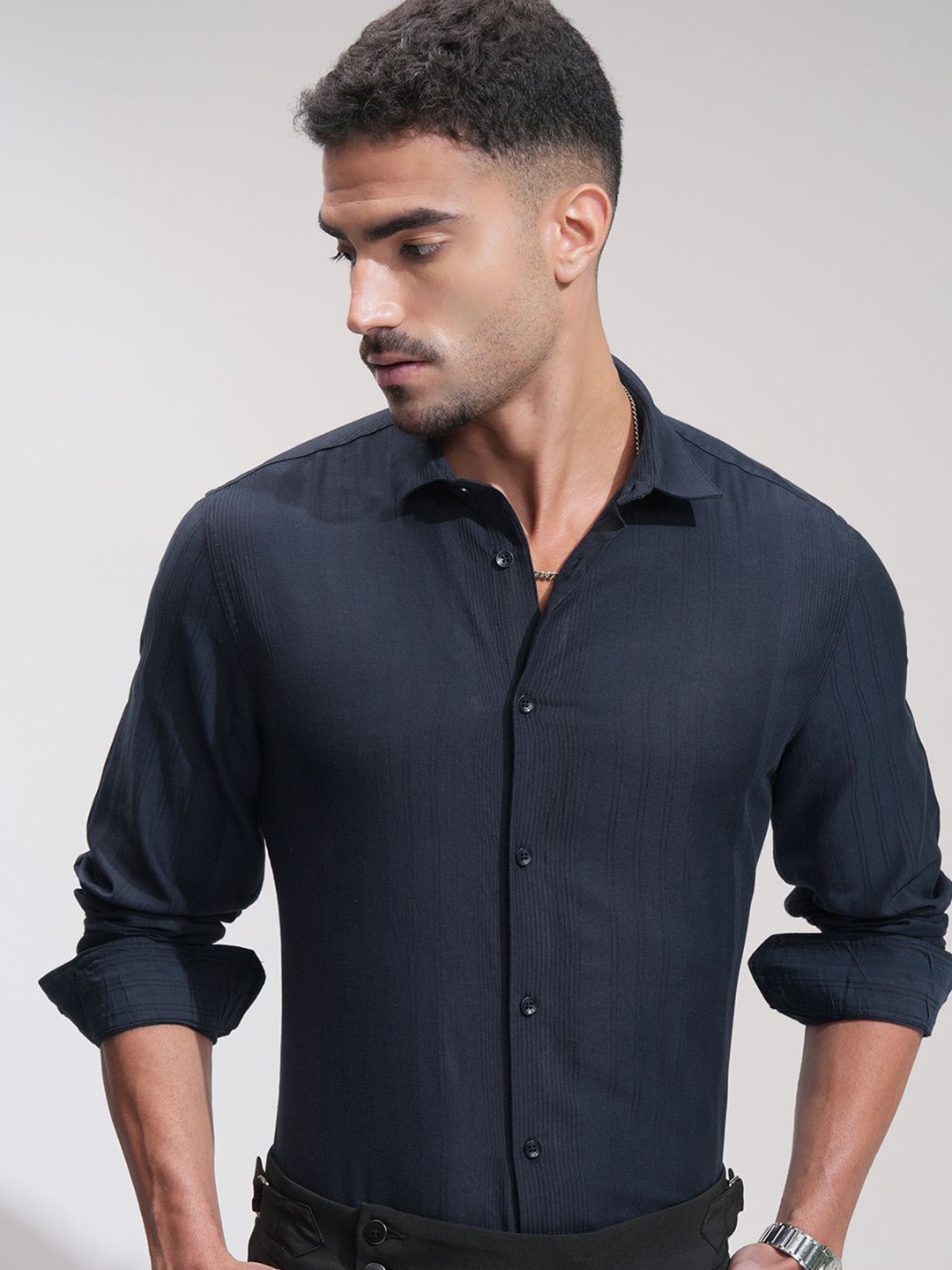 

HIGHLANDER Men Comfort Slim Fit Opaque Striped Casual Shirt, Navy blue