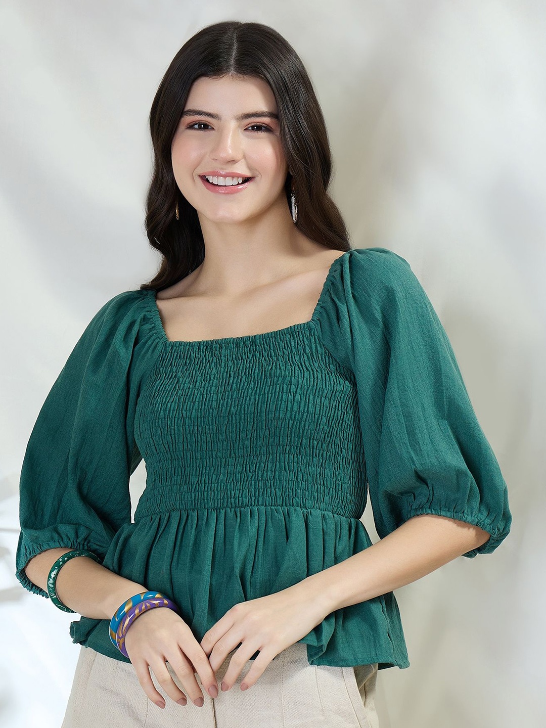 

DRAPE AND DAZZLE Top, Green