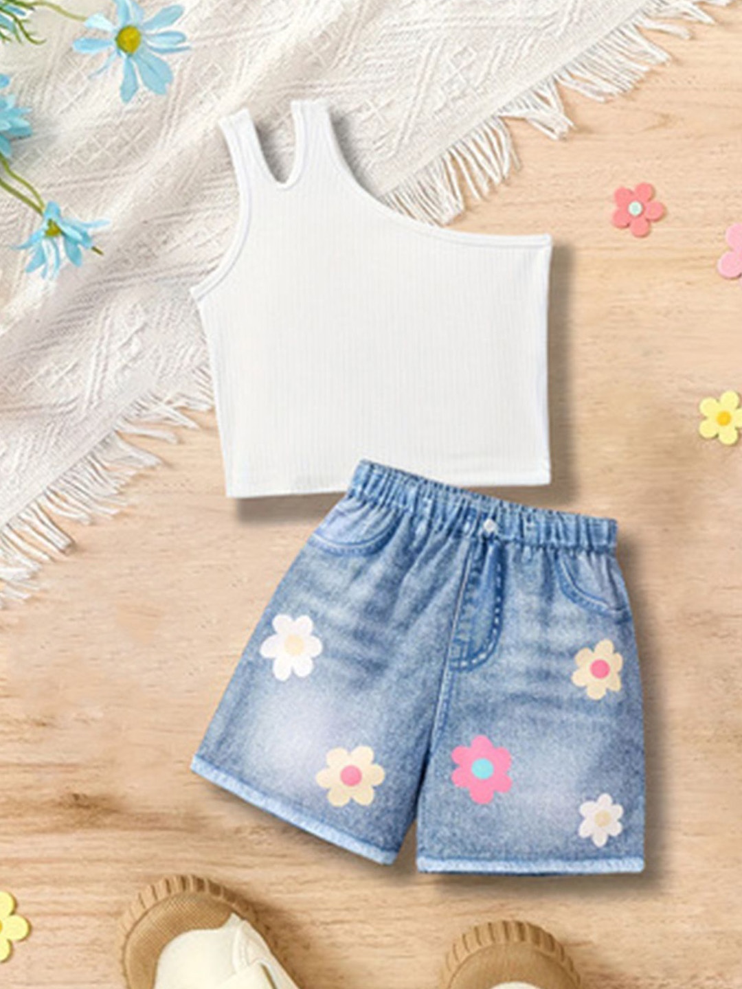 

YK Girls Top with Shorts, White
