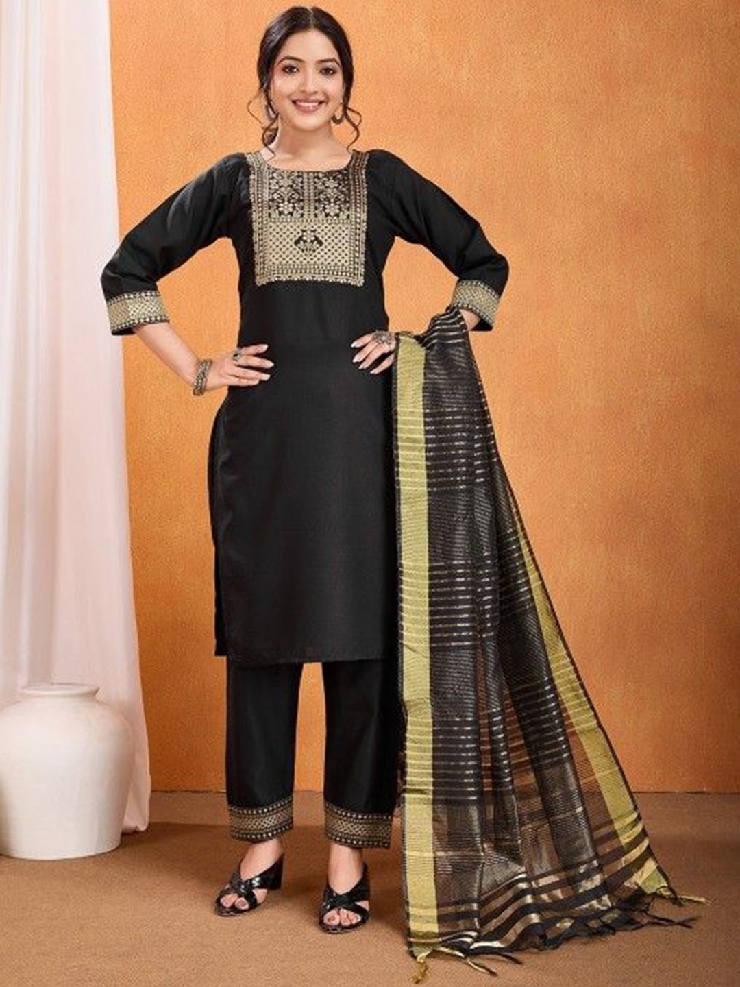 

MUSKAN CREATION Women Embroidered Regular Zardozi Kurti with Trousers & With Dupatta, Black