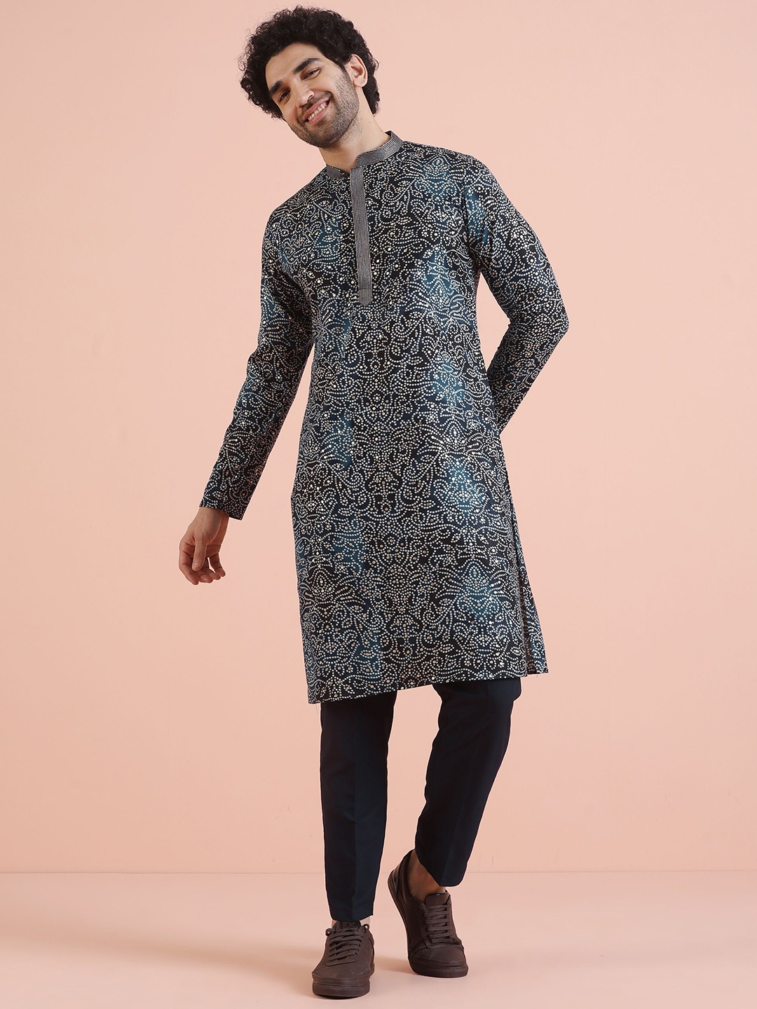 

KISAH Men Bandhani Printed Regular Kurta with Trousers, Navy blue