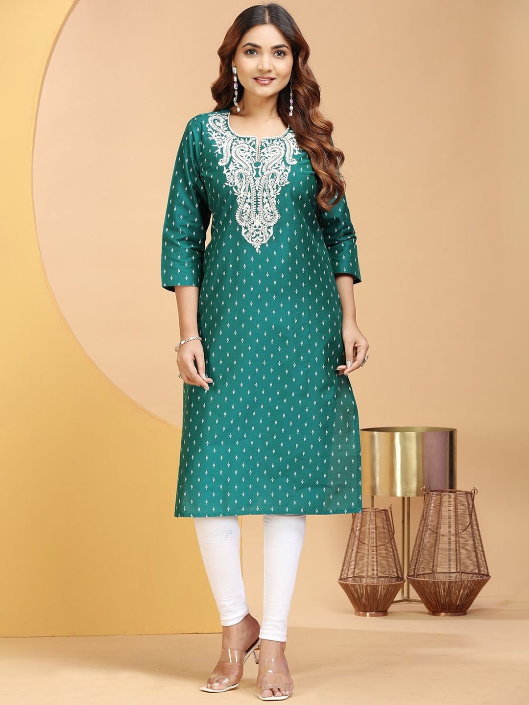 

COTTON CULTURE Women Floral Embroidered Kurta, Green
