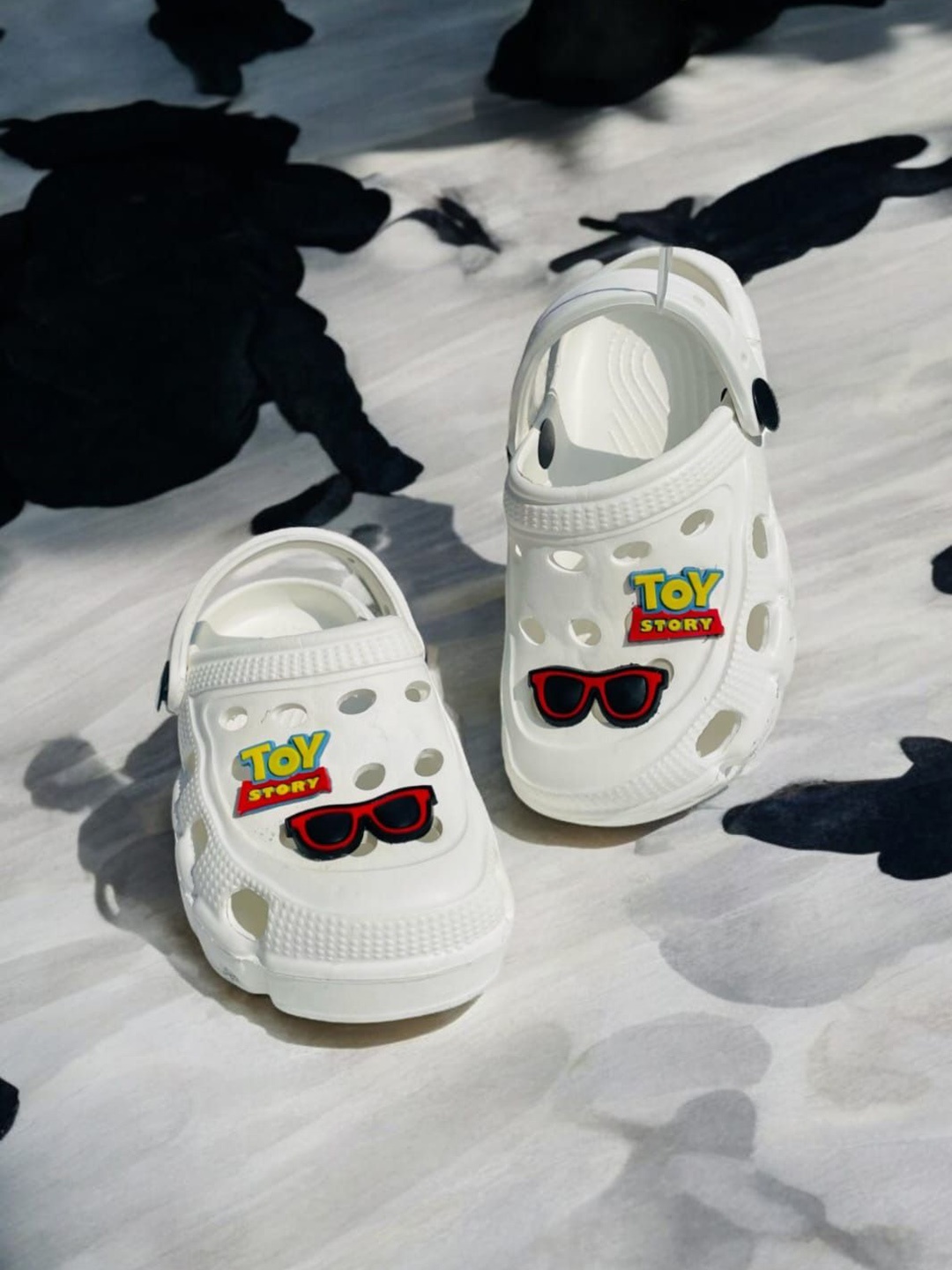 

FABBMATE Kids Printed Clogs, White