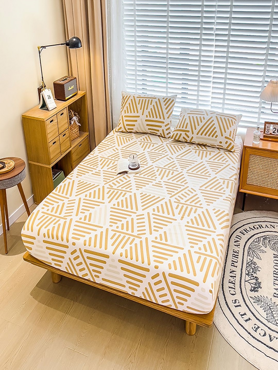 

JC HOME Yellow & White Geometric 220 TC Queen Bedsheet with 2 Pillow Covers