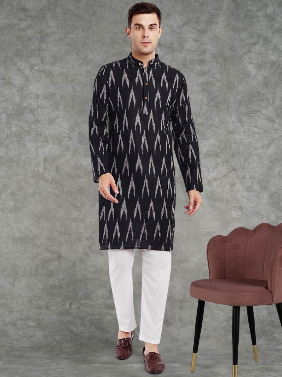 

SKAVIJ Men Printed Regular Pure Cotton Kurta with Pyjamas, Black