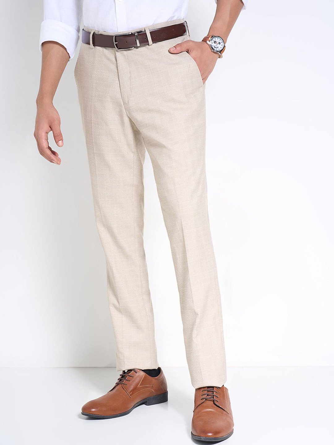 

Peregrine by Pantaloons Men Textured Slim Fit Trousers, Green