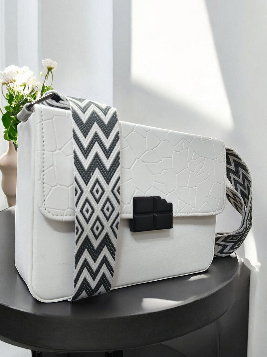 

CLARIS JAMES PU Sling Bag, White