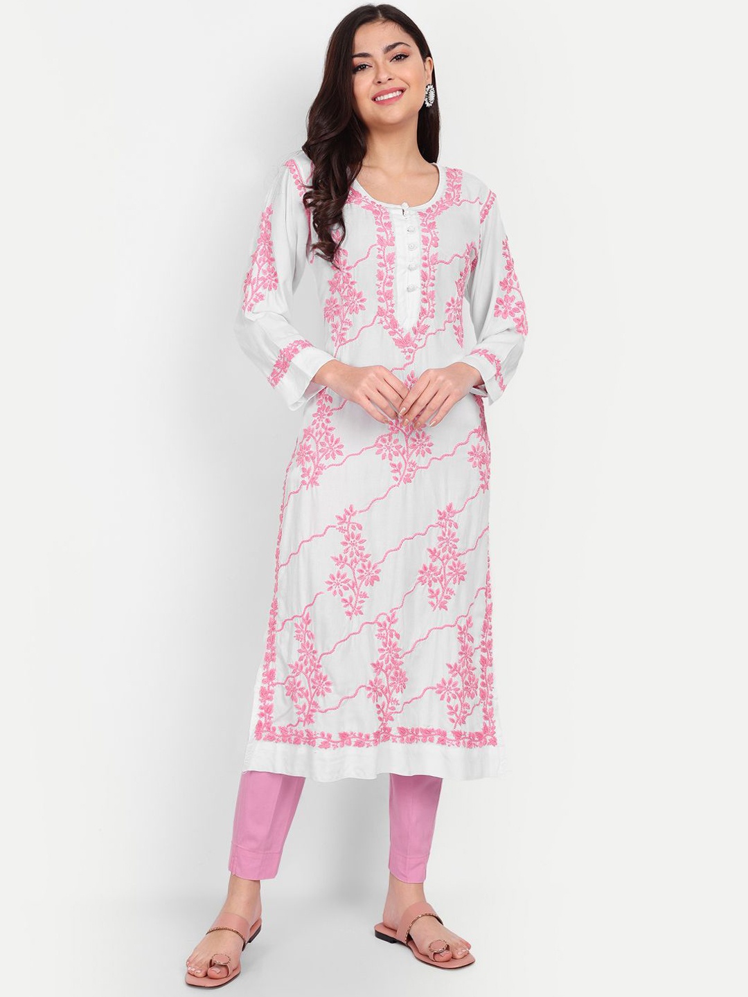 

Indiankala4u Women Paisley Embroidered Chikankari Kurta, White