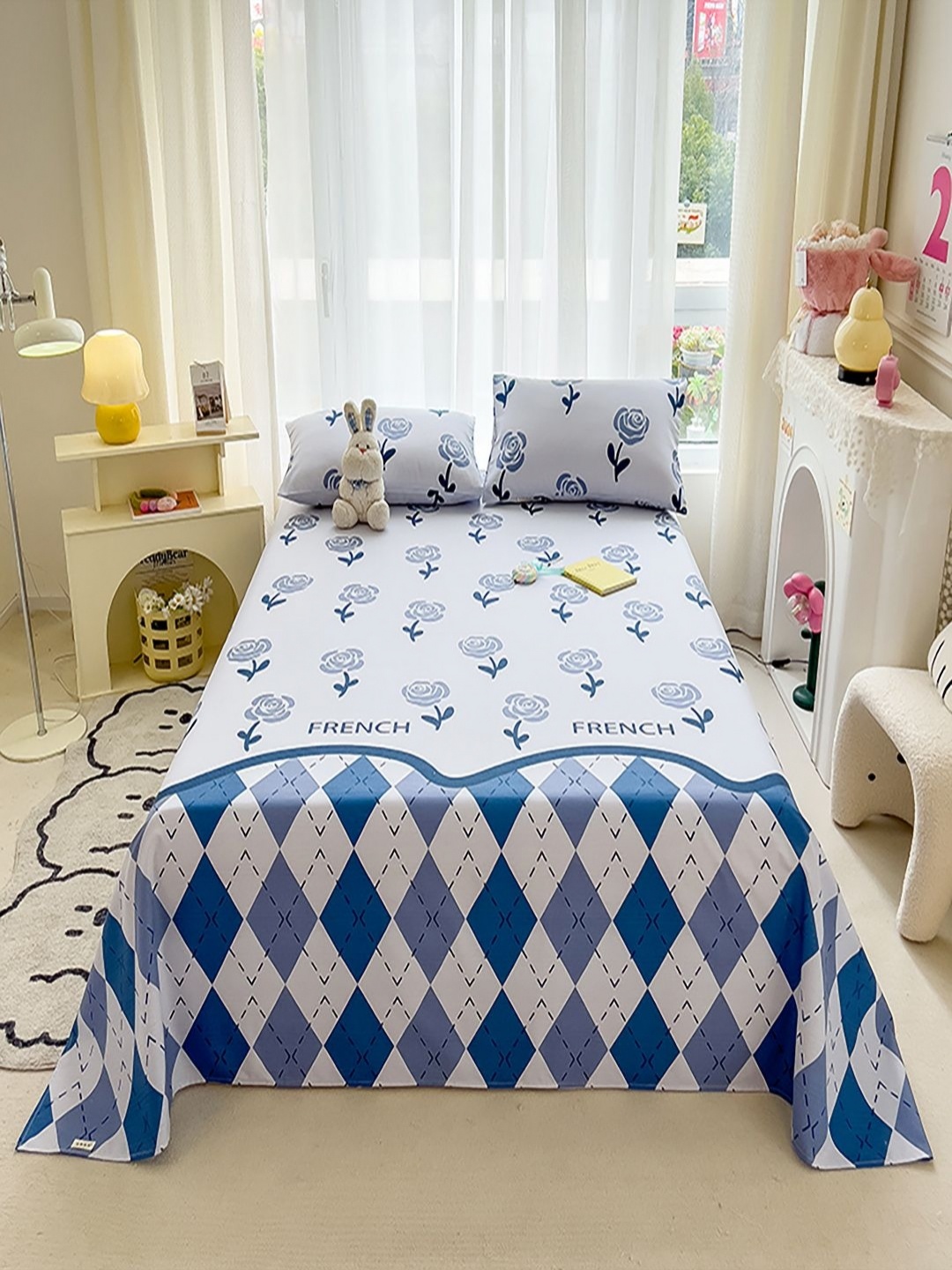 

JC HOME White & Blue Floral 140 TC King Bedsheet with 2 Pillow Covers