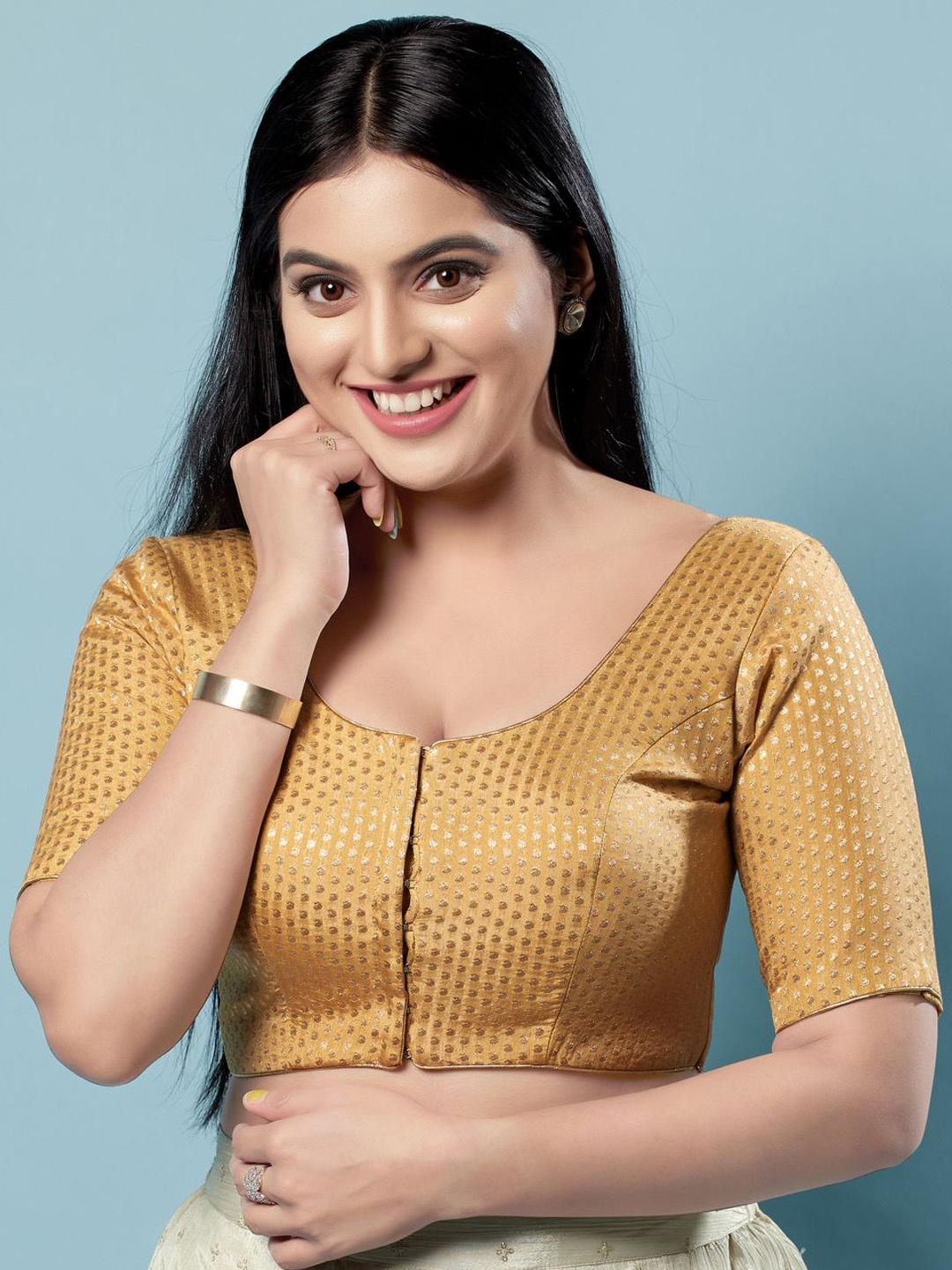 

VAMAS - THE DESIGNER BLOUSES Women Round Neck Padded Saree Blouse, Gold