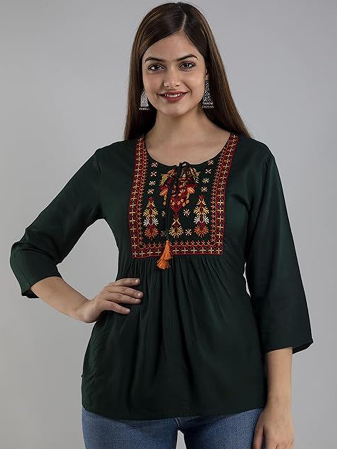 

AVAYAYAT Women Floral Embroidered Thread Work Floral Kurta, Green