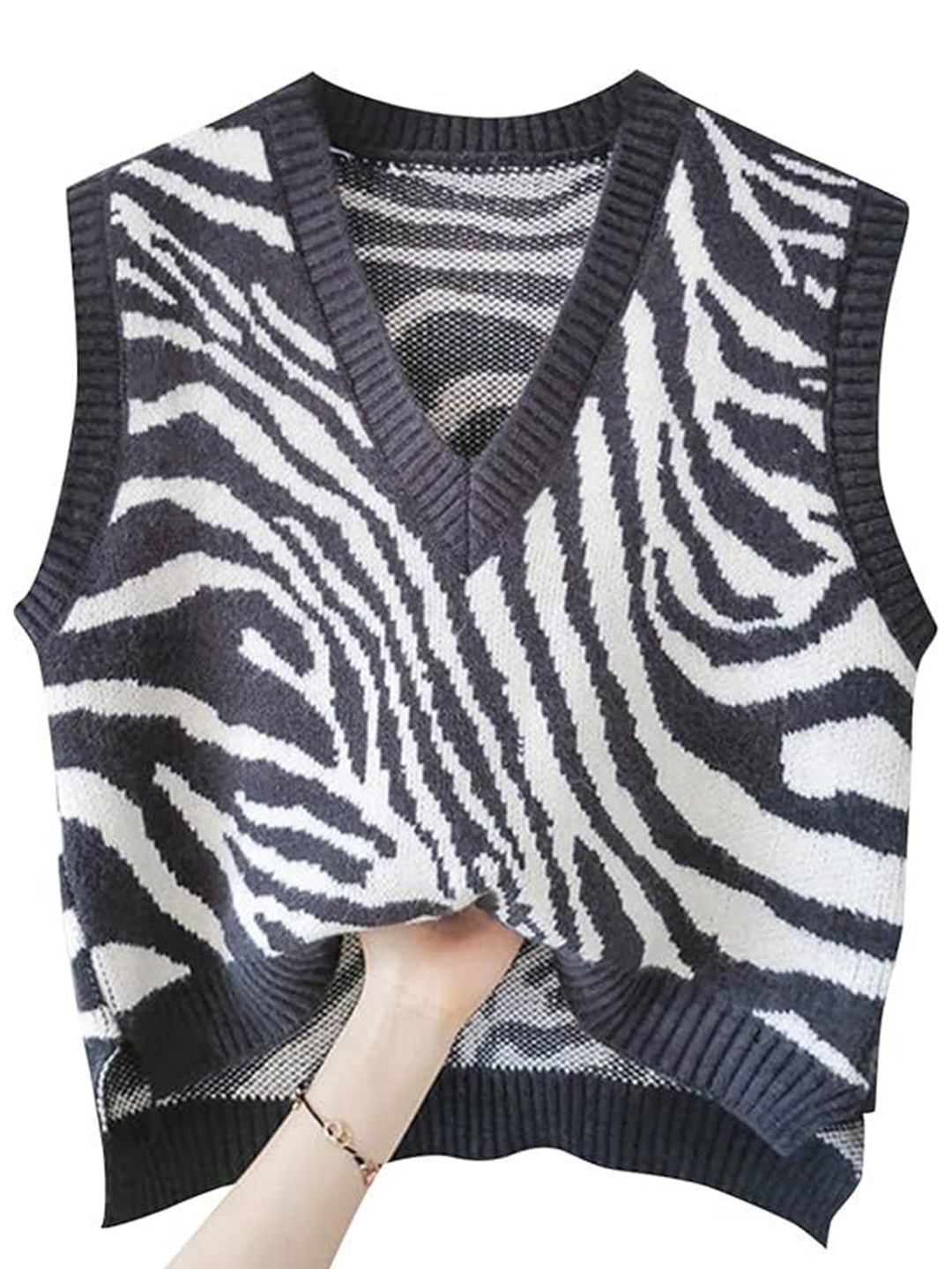 

PANKH Women Animal Printed Woollen Pullover, Grey