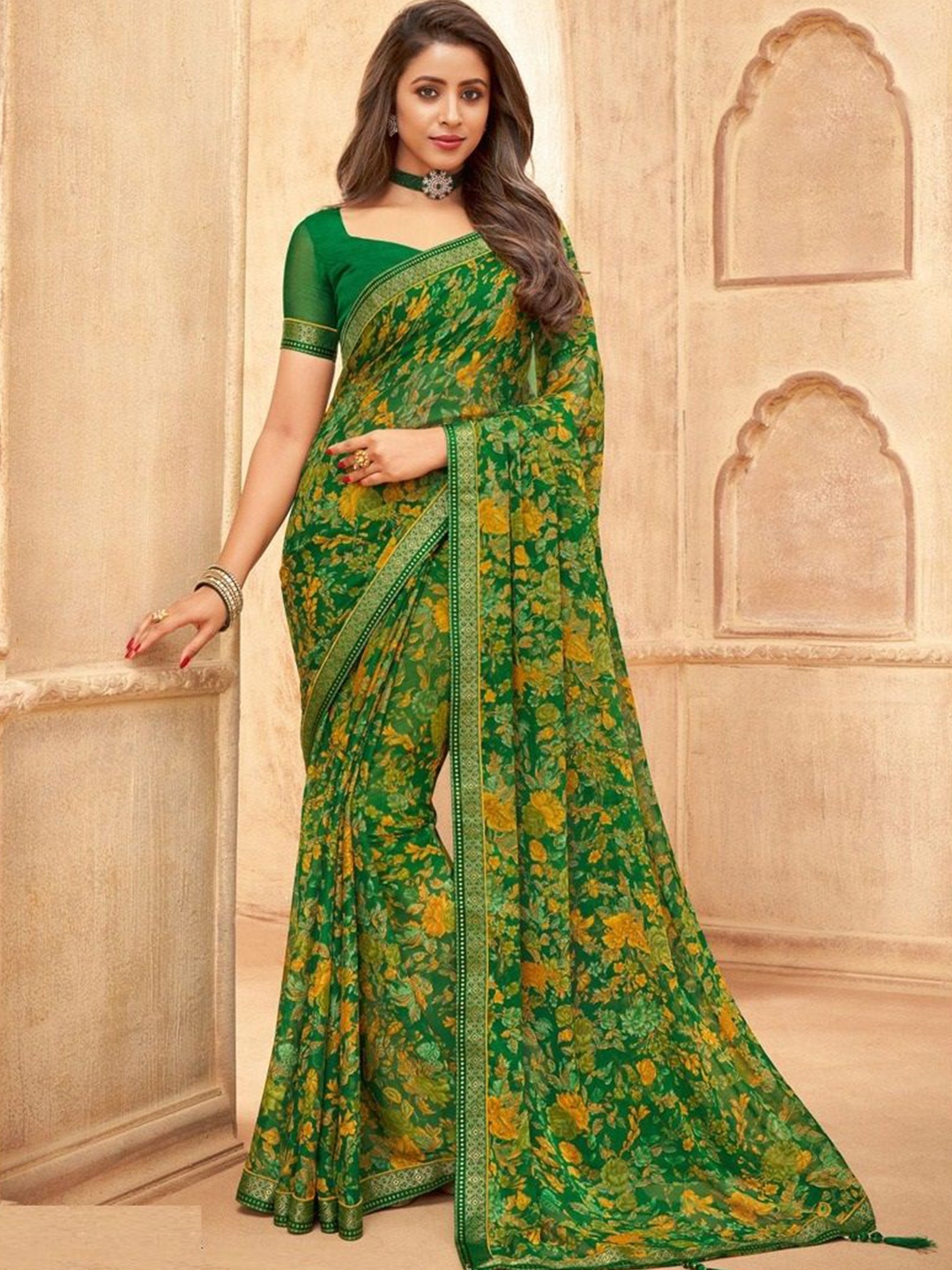 

Styleveda Floral Beads and Stones Poly Georgette Bandhani Saree, Green