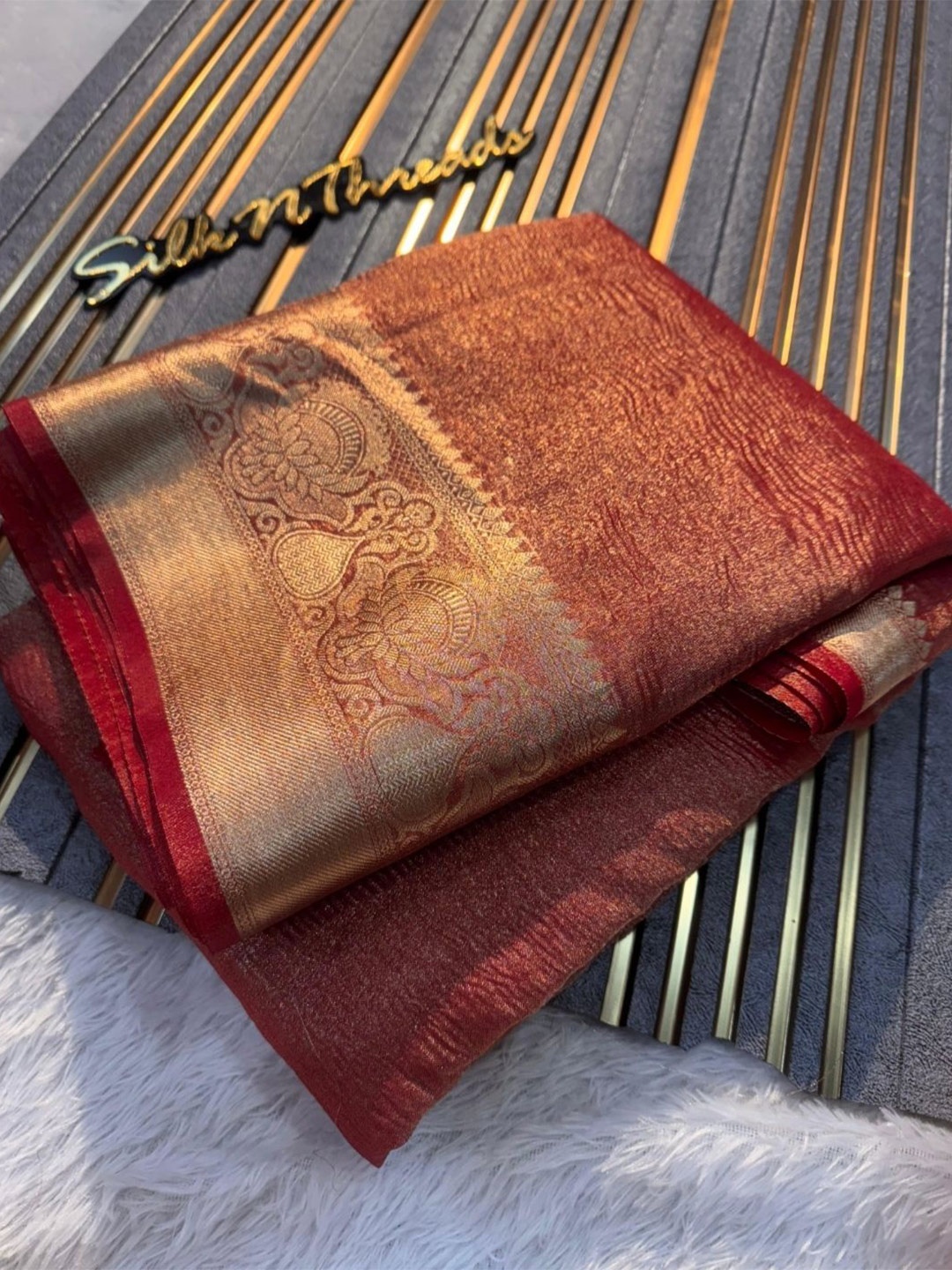 

DIVASTRI Woven Design Zari Tissue Banarasi Saree, Peach