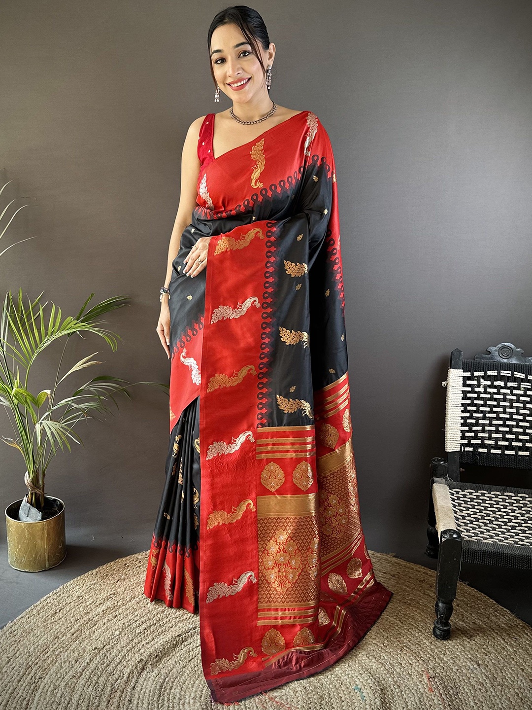 

LeeliPeeri Designer Woven Design Zari Silk Blend Banarasi Saree, Black