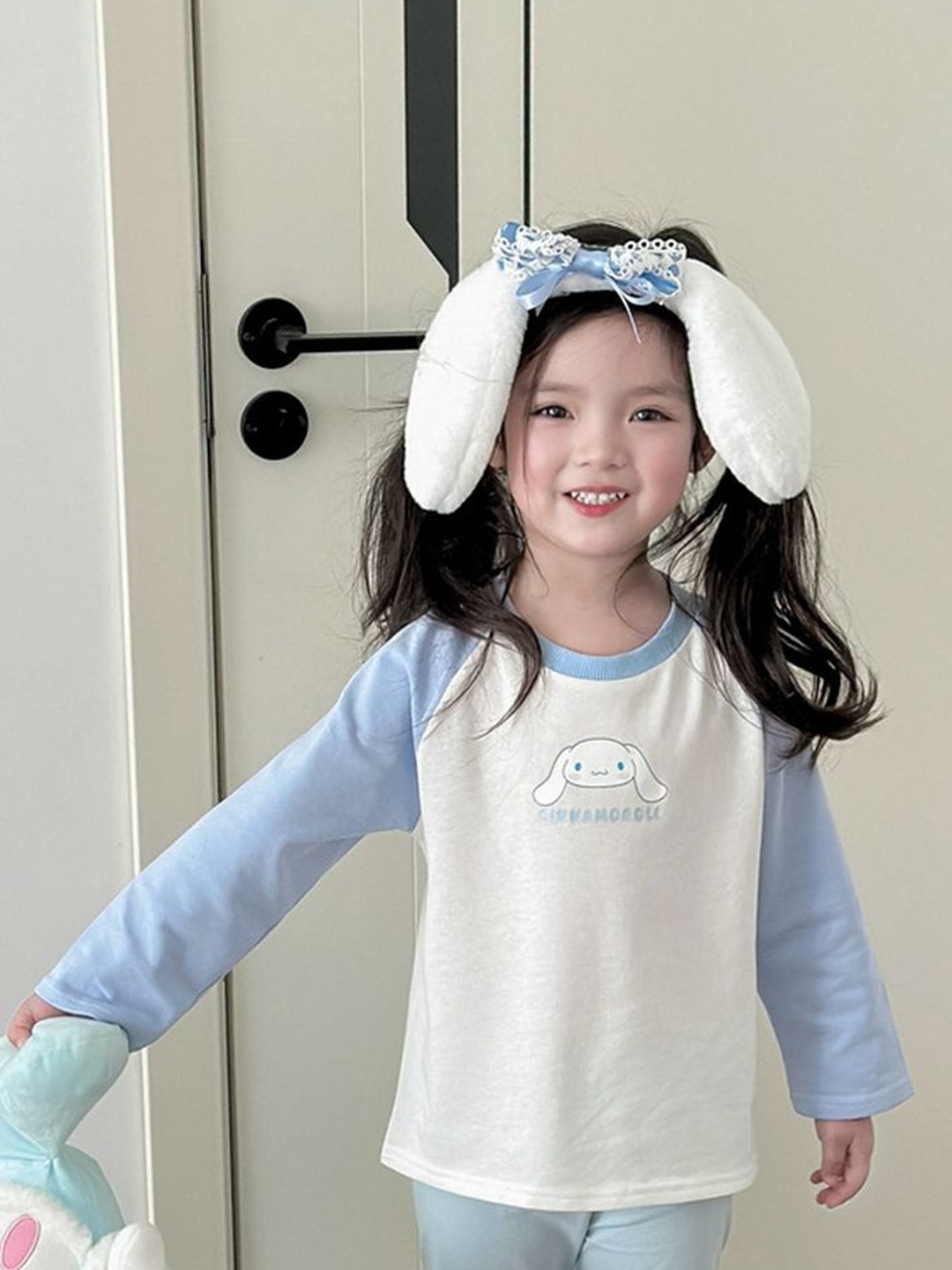 

LULU & SKY Girls Typography Extended Sleeves Applique T-shirt, Blue