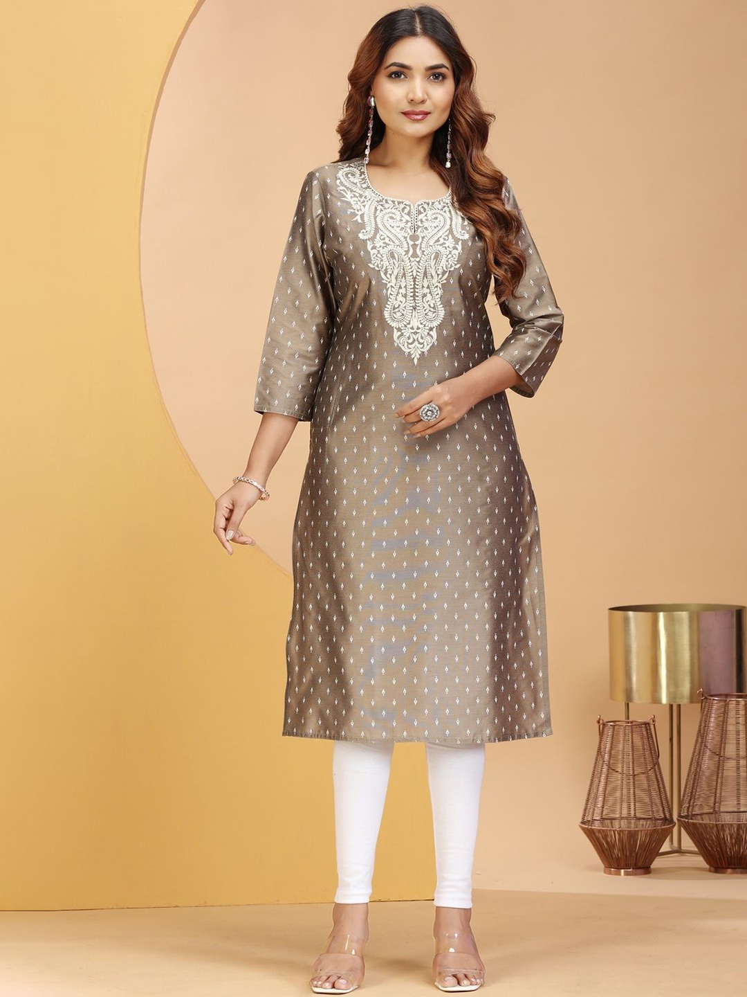

COTTON CULTURE Women Floral Embroidered Kurta, Brown