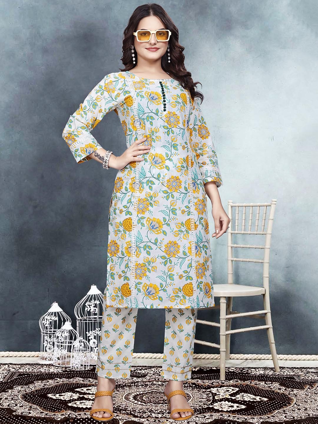 

Sanwariya Silk Women Floral Printed Regular Pure Cotton Kurta with Trousers, White