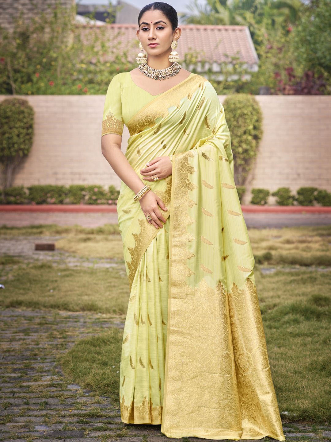 

SANGAM PRINTS Floral Zari Silk Blend Tussar Saree, Yellow
