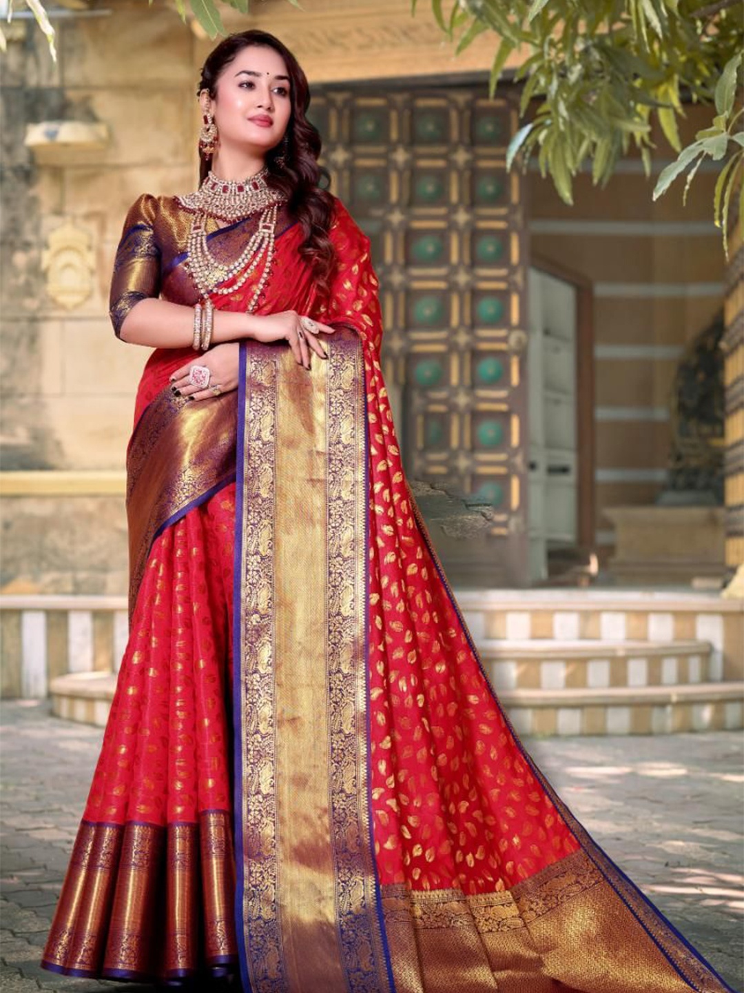 

jayant creation Woven Design Zari Silk Blend Designer Banarasi Saree, Red