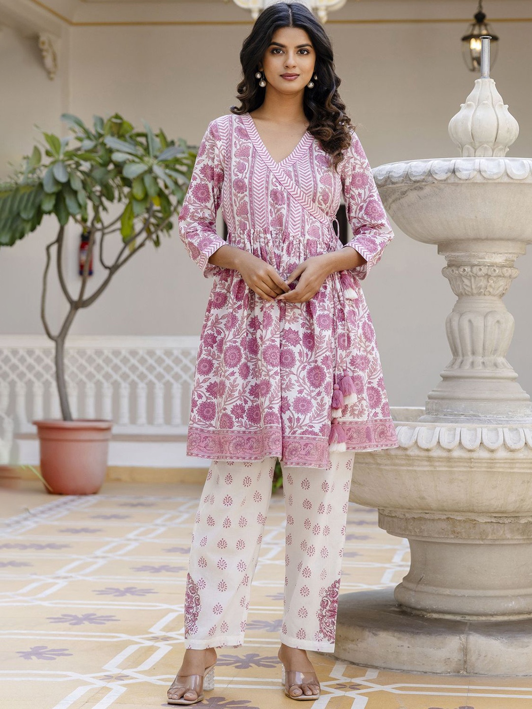 

Rangeelo Women Floral Printed Regular Pure Cotton Kurta with Trousers, Pink