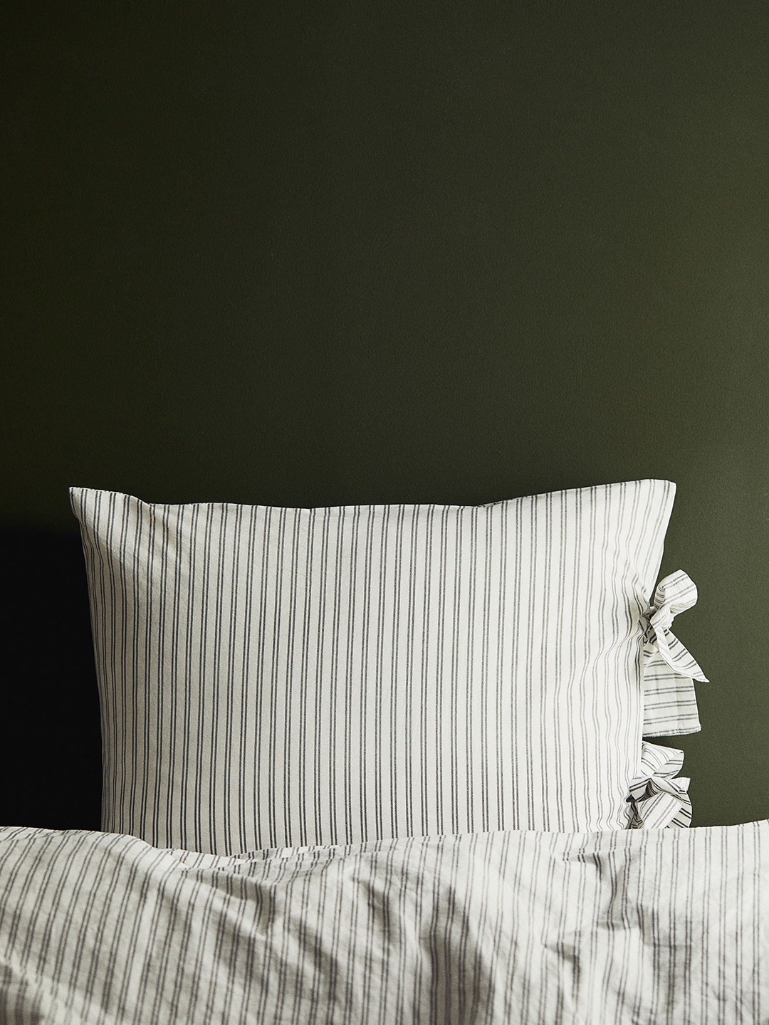 

H&M Bow-Detail Single Duvet Cover Set, White