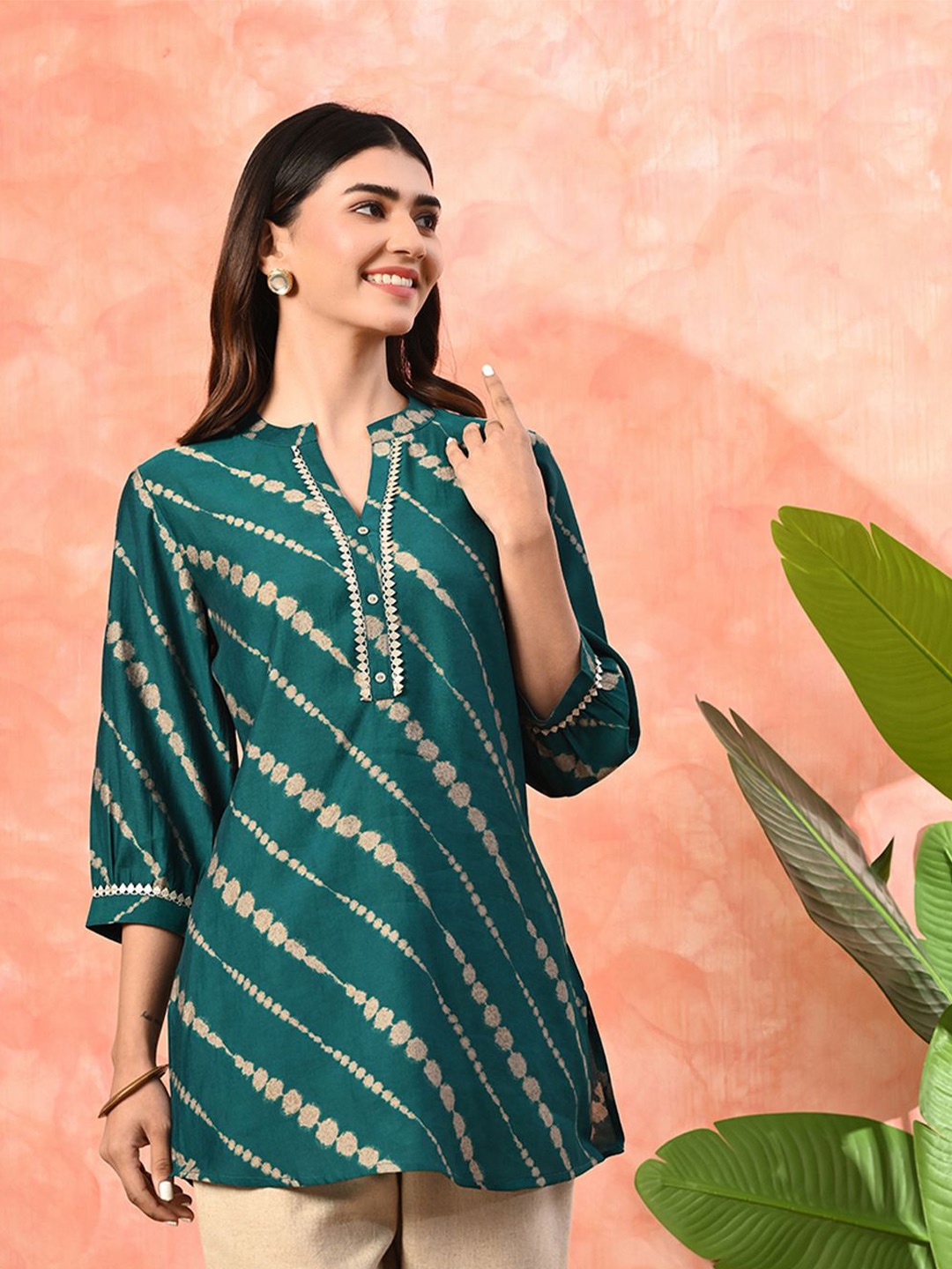 

Sangria Mandarin Collar Printed Ethnic Tunic, Green
