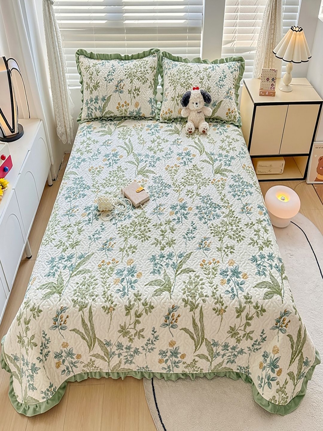 

JC HOME Green & White Printed Cotton Double King Bed & Pillow Cover