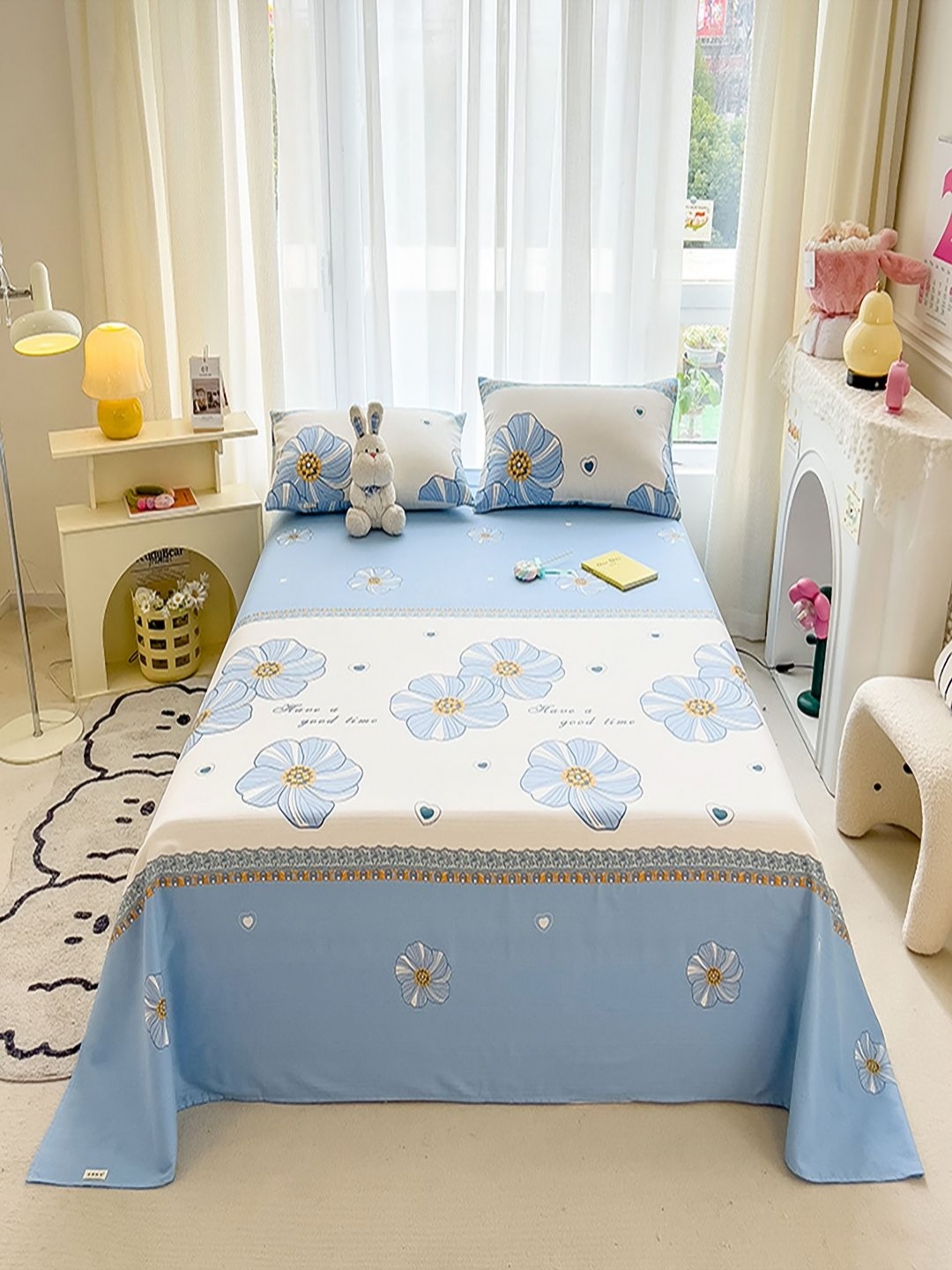 

JC HOME Blue & White Floral 140 TC King Bedsheet with 2 Pillow Covers
