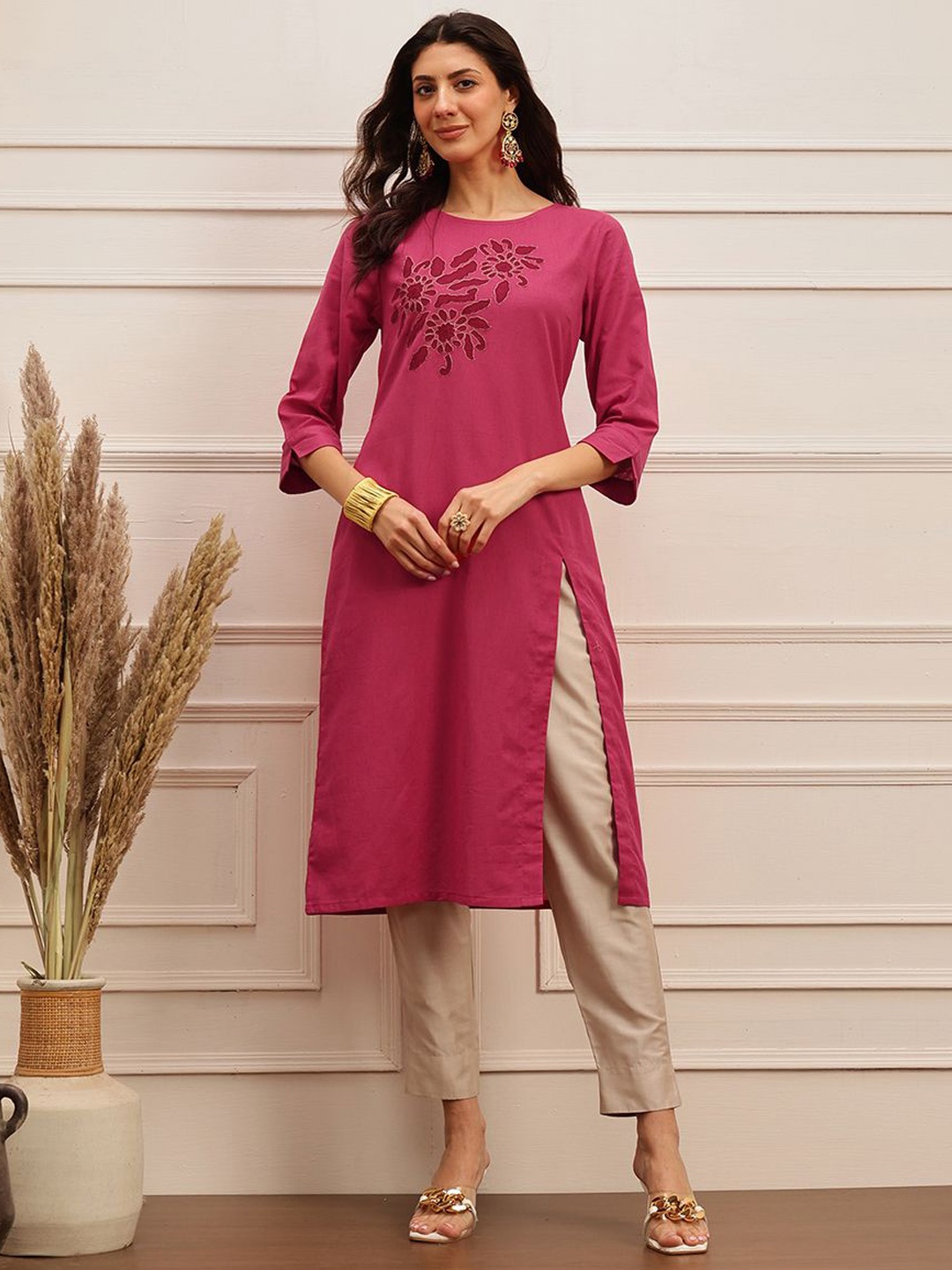 

BARARA ETHNIC Women Floral Regular Kurti with Trousers, Maroon