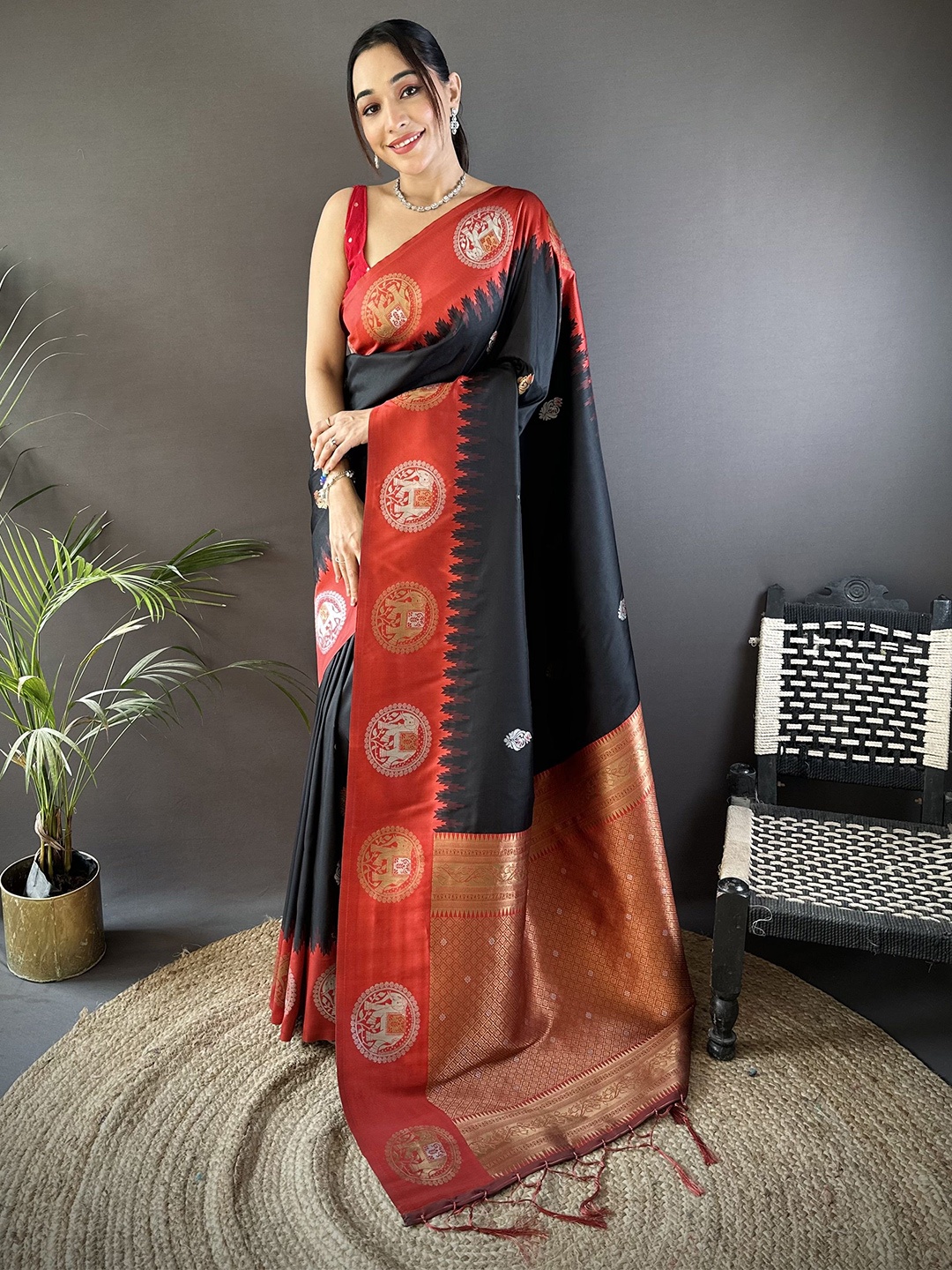 

LeeliPeeri Designer Ethnic Motifs Zari Silk Blend Designer Banarasi Saree, Black