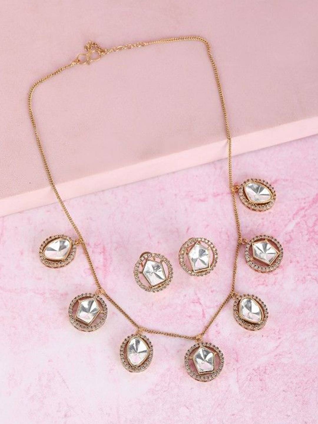 

AURAA TRENDS Gold-Plated Stone-Studded Jewellery Set