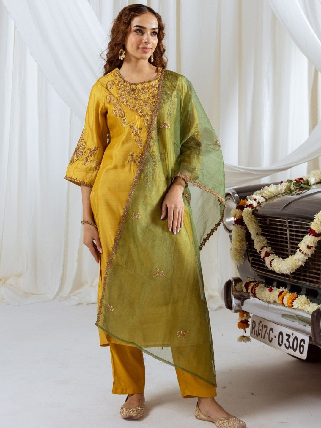 

AUTUMN LANE Women Ethnic Motifs Embroidered Regular Thread Work Kurta with Trousers & With Dupatta, Yellow
