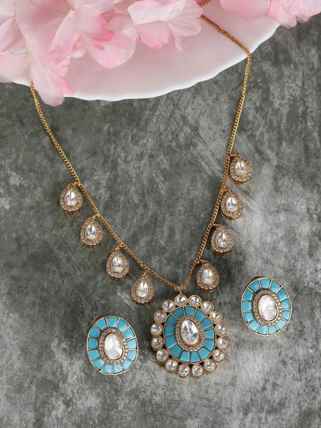 

AURAA TRENDS Gold-Plated Stone-Studded Jewellery Set